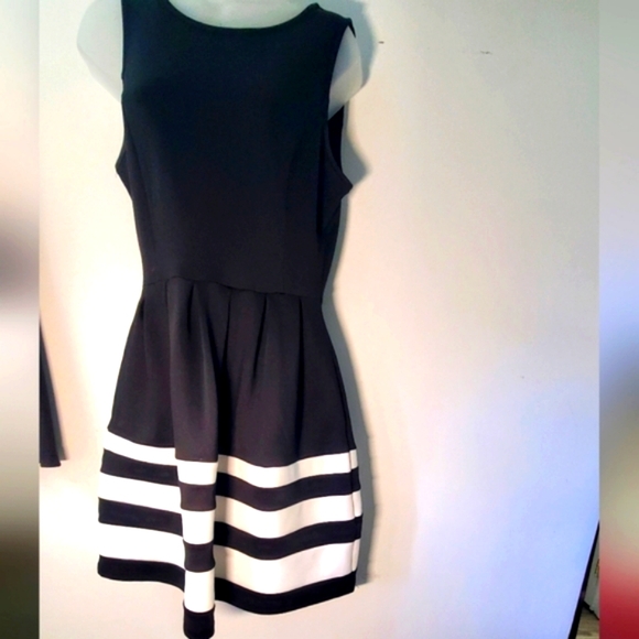 Apt. 9 Dress - Picture 3 of 3